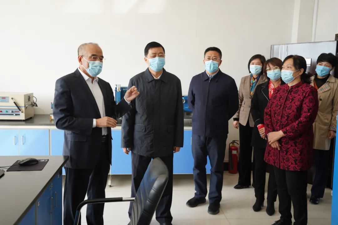 光達化工總經(jīng)理白松泉接待市政協(xié)調研組1